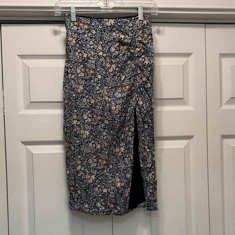 Abercrombie & Fitch Black Floral Pencil Skirt